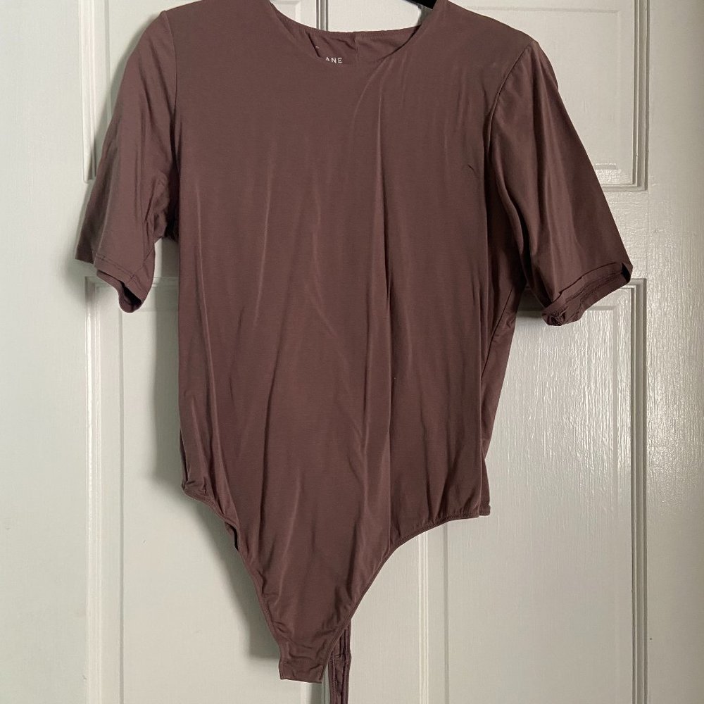 Everlane Short-Sleeve Crew Neck Bodysuit in Peppercorn XL
